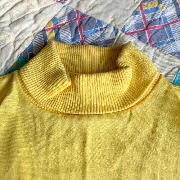 Vintage Kids 60s Yellow Mod Short Sleeve Turtleneck Top 6 - Picture 3 of 5